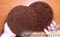 Фото приготовления рецепта: Постный шоколадный торт с вишней - шаг №10