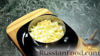 Фото приготовления рецепта: Салат с пекинской капустой и жареными грибами - шаг №11