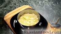 Фото приготовления рецепта: Салат с пекинской капустой и жареными грибами - шаг №10