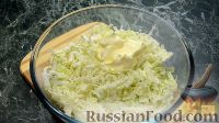 Фото приготовления рецепта: Салат с пекинской капустой и жареными грибами - шаг №9