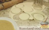 Фото приготовления рецепта: Творожное печенье "Ушки" - шаг №3