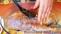 Фото приготовления рецепта: Фаршированная утка в медово-соевом маринаде, в рукаве - шаг №4
