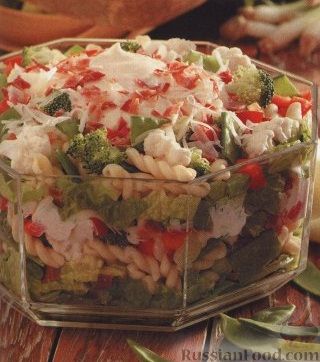 Рецепт Слоеный салат из овощей и макарон