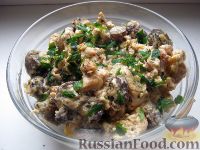 Фото к рецепту: Куриные грудки с грибами и сыром