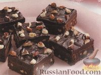 Фото к рецепту: Шоколадные брауни с фундуком