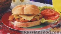 Фото к рецепту: Гамбургер с куриным филе, приготовленный на гриле