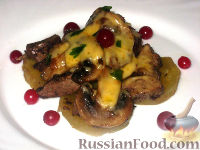 Фото к рецепту: Картофель запеченный с печенью и грибами