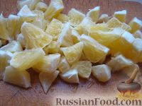 Фото приготовления рецепта: Салат из молодой капусты с апельсинами - шаг №3