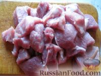Фото приготовления рецепта: Картошка с мясом в горшочках - шаг №4