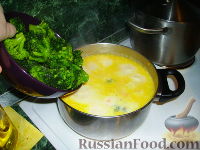 Фото приготовления рецепта: Сырный суп с брокколи - шаг №5