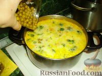 Фото приготовления рецепта: Сырный суп с брокколи - шаг №6