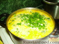 Фото приготовления рецепта: Сырный суп с брокколи - шаг №7