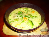 Фото приготовления рецепта: Сырный суп с брокколи - шаг №9