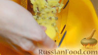 Фото приготовления рецепта: Картофельные драники с начинкой - шаг №4