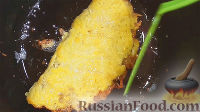 Фото приготовления рецепта: Картофельные драники с начинкой - шаг №15