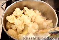 Фото приготовления рецепта: Крем-суп из цветной капусты с сыром - шаг №3