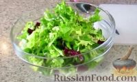 Фото приготовления рецепта: Салат с вялеными помидорами - шаг №3