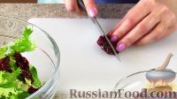 Фото приготовления рецепта: Салат с вялеными помидорами - шаг №4