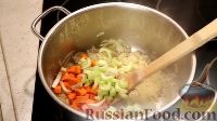 Фото приготовления рецепта: Овощной суп с перловкой и репой - шаг №6