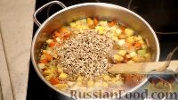 Фото приготовления рецепта: Овощной суп с перловкой и репой - шаг №16