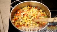 Фото приготовления рецепта: Овощной суп с перловкой и репой - шаг №12