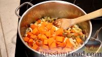 Фото приготовления рецепта: Овощной суп с перловкой и репой - шаг №11