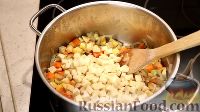 Фото приготовления рецепта: Овощной суп с перловкой и репой - шаг №9