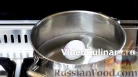 Фото приготовления рецепта: Рис с луком и томатной пастой - шаг №4