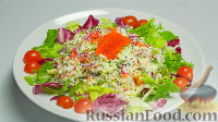 Фото к рецепту: Крабовый салат с морской капустой и маринованным имбирем