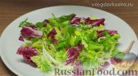 Фото приготовления рецепта: Крабовый салат с морской капустой и маринованным имбирем - шаг №10