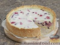 Фото приготовления рецепта: Песочный пирог с творогом и ягодами - шаг №16