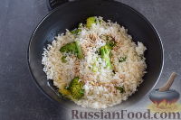 Фото приготовления рецепта: Рис с брокколи стир-фрай - шаг №10