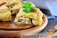 Фото к рецепту: Греческий пирог "Котопита" с курицей, грибами и оливками