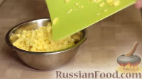 Фото приготовления рецепта: Ленивые бездрожжевые пирожки с яйцом и зеленью, на кефире (в духовке) - шаг №1