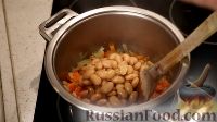 Фото приготовления рецепта: Фасолевый суп с колбасой - шаг №5