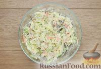 Фото приготовления рецепта: Крабовый салат с морской капустой и маринованным имбирем - шаг №9