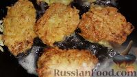 Фото приготовления рецепта: Жареная рыба в картофельной стружке - шаг №11