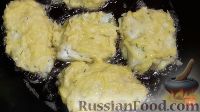 Фото приготовления рецепта: Жареная рыба в картофельной стружке - шаг №10