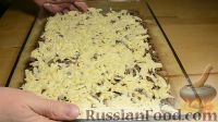 Фото приготовления рецепта: Рисовая запеканка с фаршем и грибами, под сырной корочкой - шаг №14