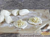 Фото приготовления рецепта: Пирожки из "хрущевского" теста, с капустой и яйцами - шаг №17