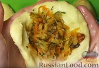 Фото приготовления рецепта: Картофельные зразы с капустой и грибами - шаг №8