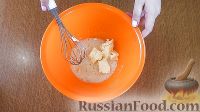 Фото приготовления рецепта: Апельсиновый кулич с шоколадом - шаг №3