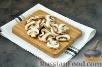 Фото приготовления рецепта: Суп с грибами и голубым сыром - шаг №4