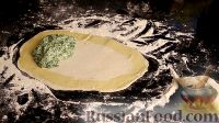 Фото приготовления рецепта: Пироги со шпинатом и творожным сыром - шаг №12