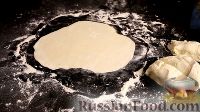 Фото приготовления рецепта: Пироги со шпинатом и творожным сыром - шаг №9