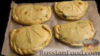 Фото приготовления рецепта: Пироги со шпинатом и творожным сыром - шаг №14