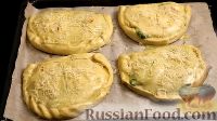 Фото приготовления рецепта: Пироги со шпинатом и творожным сыром - шаг №15