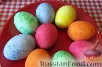 Фото приготовления рецепта: Мраморные пасхальные яйца, крашенные в рисе - шаг №9