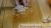 Фото приготовления рецепта: Слоеный салат с курицей, грибами и картофелем - шаг №2