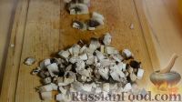 Фото приготовления рецепта: Слоеный салат с курицей, грибами и картофелем - шаг №3